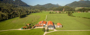 Der Luitpolderhof mit Gästehaus von oben